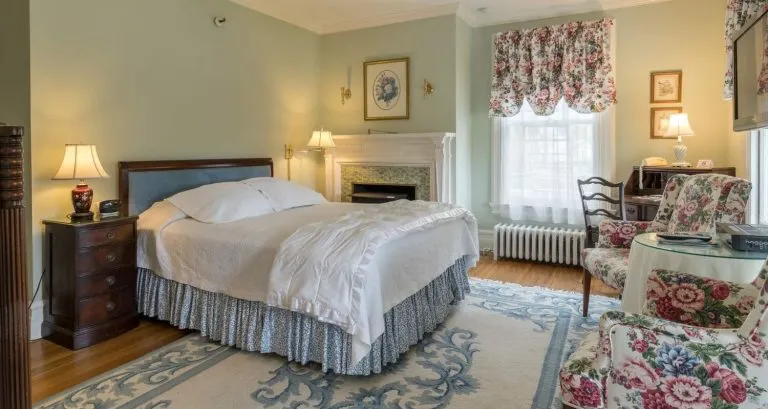 Historic Room With Queen Bed And Spacious Bath: Room 26 1 Lodging close to the Beaches Near Greenwich, CT