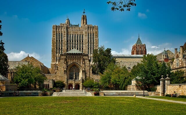 walking through the yale university campus is one of the best free things to do in ct