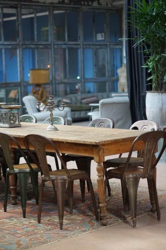 antique shop, one of the many unique stores and small shops across the state to explore