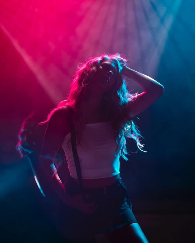 1990s dance club dancer