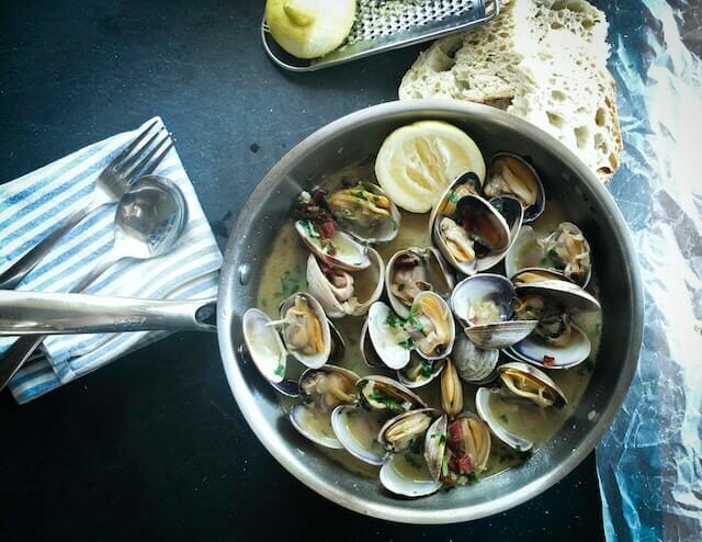 clams at one of the seafood restaurants in bridgeport ct
