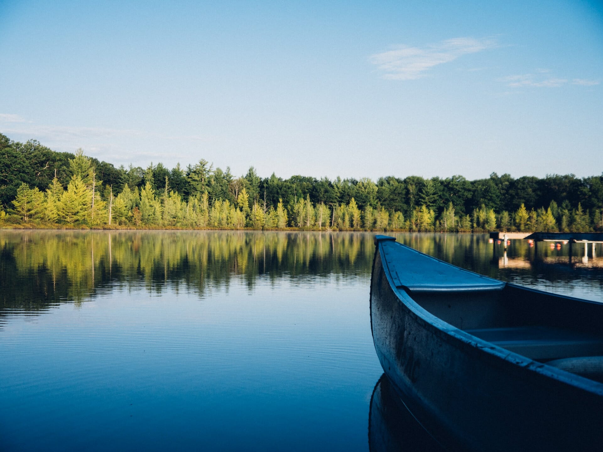 canoe on lake waramaug state park, one of the most beautiful CT lakes