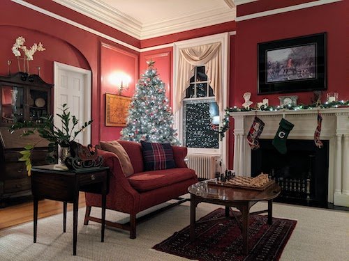 Bed and breakfast inn, all decorated for winter in Connecticut
