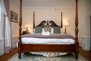The king bed in its own alcove of the Brush Suite