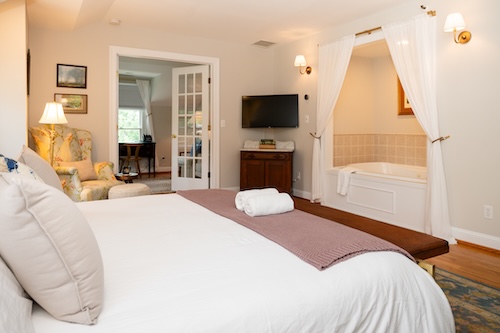 Full view of one of the most popular king bed whirlpool suites in CT. Ours is a great alternative to Cedar Park Inn, another Connecticut hotel. Or use Stanton House Inn as the perfect location for a stopover on your way to Mohegan Sun Casino, Foxwoods Resort Casino, or Block Island
