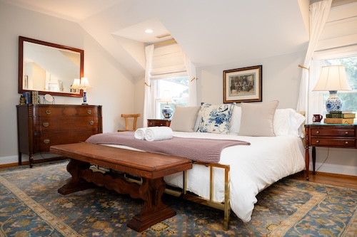 king bed whirlpool suites in CT