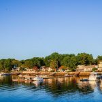 Houses along the waterfront close to Manhattan, one of the most charming things to do in Mamaroneck, NY