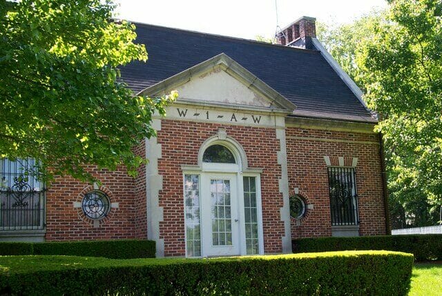 A photograph of the W1AW building, also known as the "Hiram Percy Maxim Memorial Station." It is situated in Newington, Connecticut, in the United States of America.
