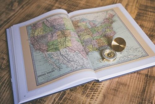 Map of the United States with a compass, which could make the best travel gifts