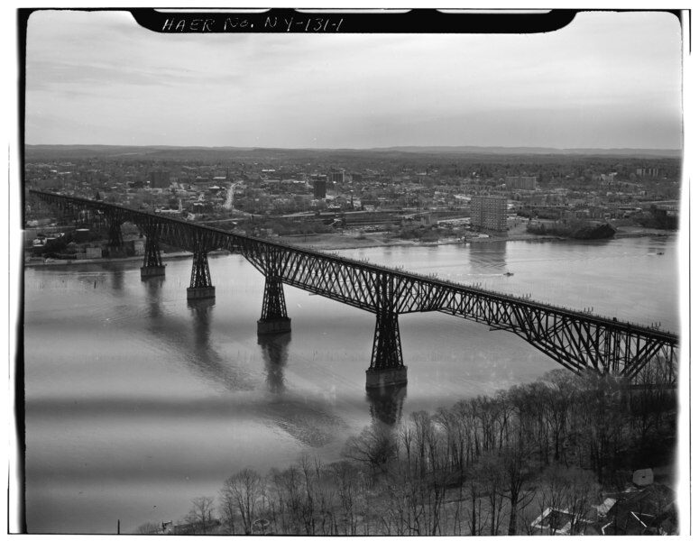 Old photo of the Poughkeepsie-Highland Railroad Bridge