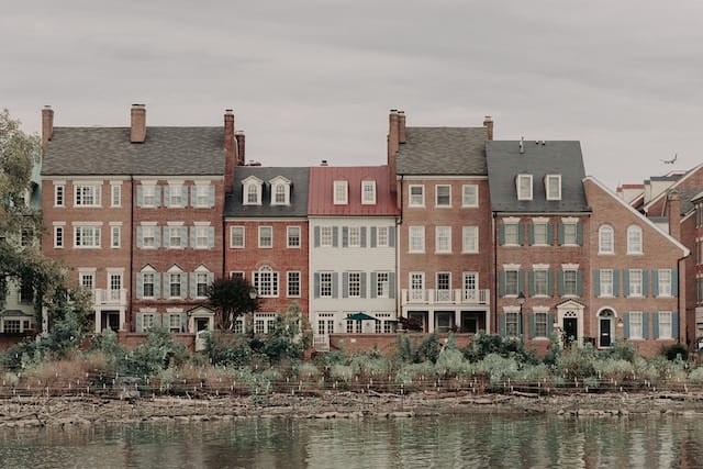 Road Trips From Nyc: Top 50 Most Unique Spots 19 Townhomes along the water
