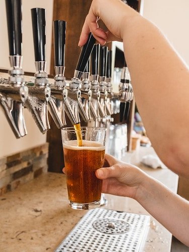 Pouring a pint at Nod Hill Brewery, a top brewing company and one of the best local breweries in CT