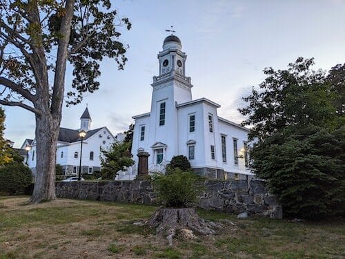 Things To Do In Essex Ct: Top 23 Most Unique Spots 4 The 1846 Baptist Church on Prospect Street is one of only three Egyptian Revival-style churches in the United States.