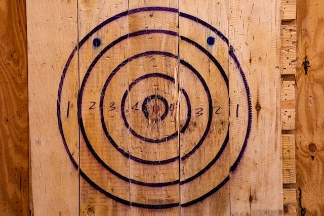 Axe throwing target