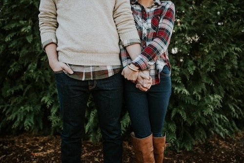 Couple in flannel on romantic getaways in Vermont