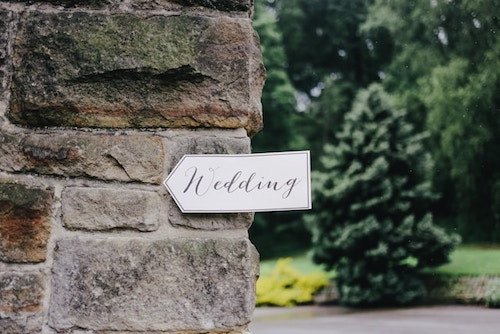A quaint country inn wedding venue surrounded by nature, ideal for creating a homely wedding vibe in Connecticut.