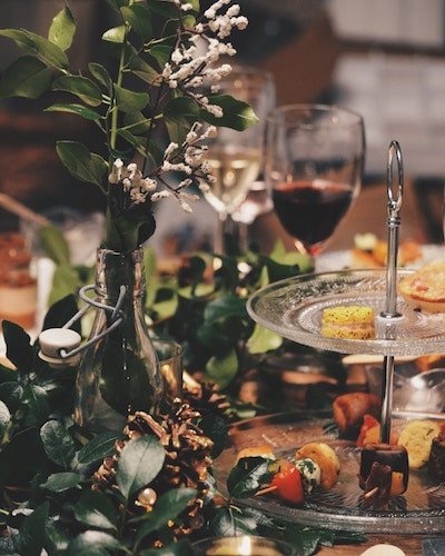 Bed And Breakfast Wedding Venues: Most Unique &Amp; Charming Spot 9 A cozy illustration of a delicious breakfast spread at a bed and breakfast wedding venue