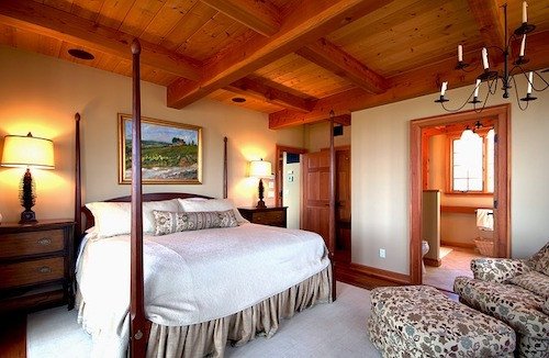 Luxury suites with four-poster beds at Woodstock Inn & Resort