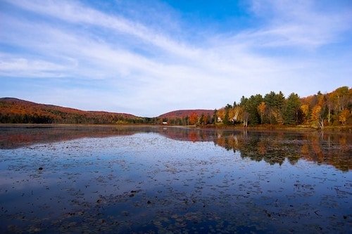 Illustration of Southern Vermont's scenic landscape and Harriman Reservoir