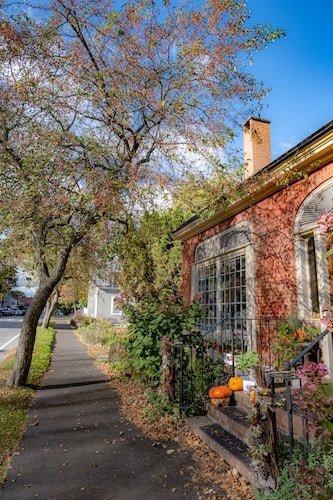 A street in the town of Woodstock, Vermont