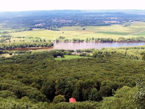 Locals call the Connecticut River Valley region the Pioneer Valley in Massachusetts, home to colleges like UMass Amherst