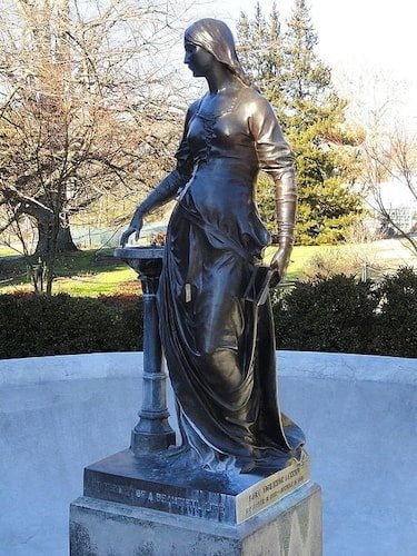 Lanning Fountain (in memory of a beautiful life) at Smith College in the city of Northampton