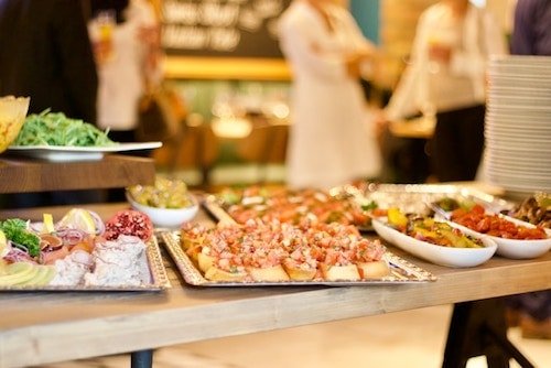 Illustration of a farewell brunch at a wedding weekend