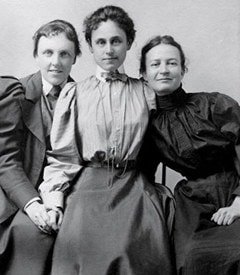Pioneering female architect Theodate Pope Riddle with other female architects, her friends