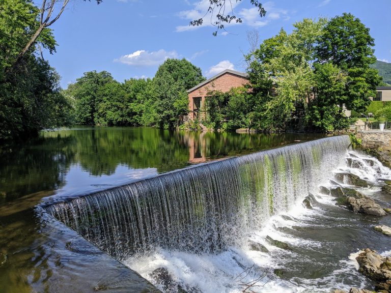 Fishkill Overlook Falls, one of the best things to do in Beacon NY along the Hudson Valley