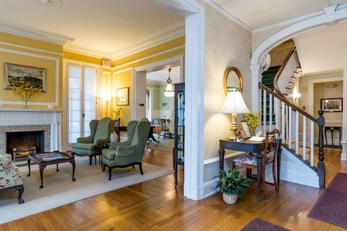 Things To Do In Ct In June: Top 15 Most Unique Spots 21 Common areas of Stanton House Inn