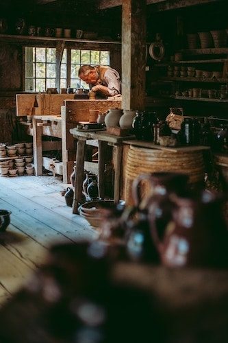 Pottery maker