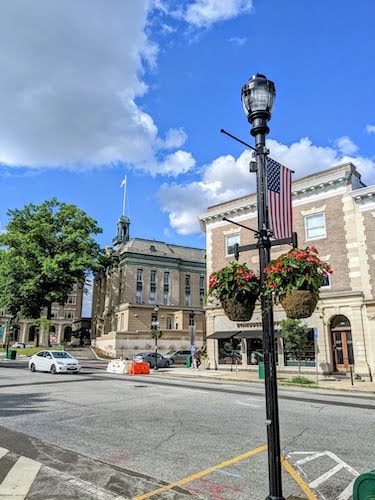 Greenwich is one of the most famous CT shoreline towns, and shopping on a hot summer day can be delightful here