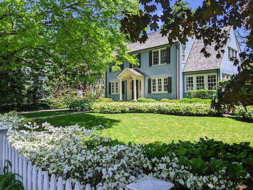 a historic home on a walking path near Stanton House Inn