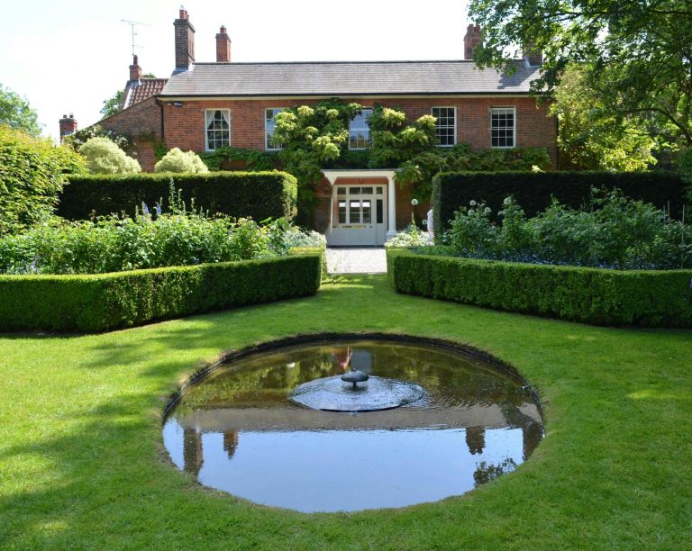 An estate garden to explore during the Grandiflora weekend