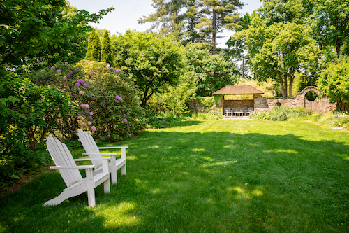 garden in the summer at Stanton House Inn